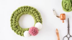 Christmas Wreath crochet pattern Holiday Craft Summit 2021 | Homelea Lass Contemporary Crochet