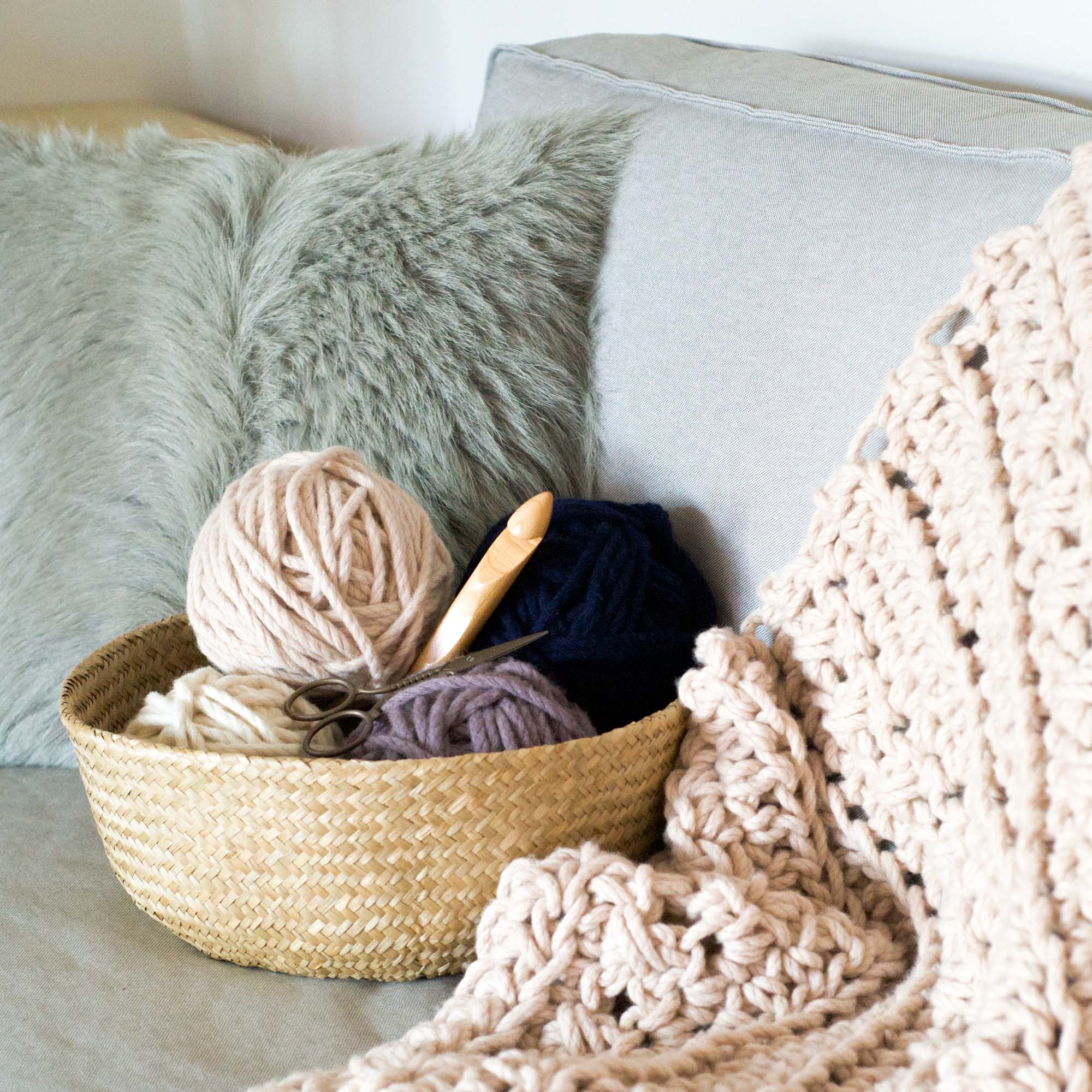 How much yarn do I need to crochet a chunky blanket | Homelea Lass